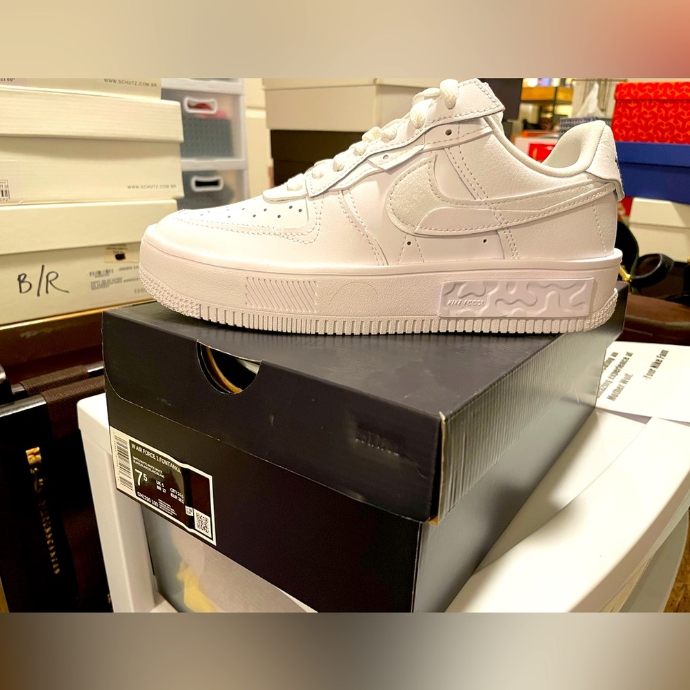 NIKE Women’s Air Force 1 Fontanka 7.5 white on white.